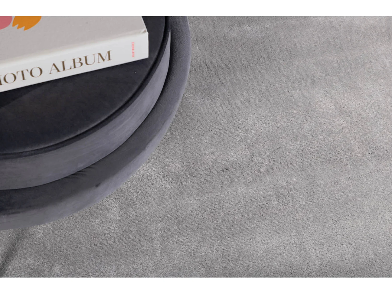 Indra vloerkleed 300x200 cm viscose grijs.