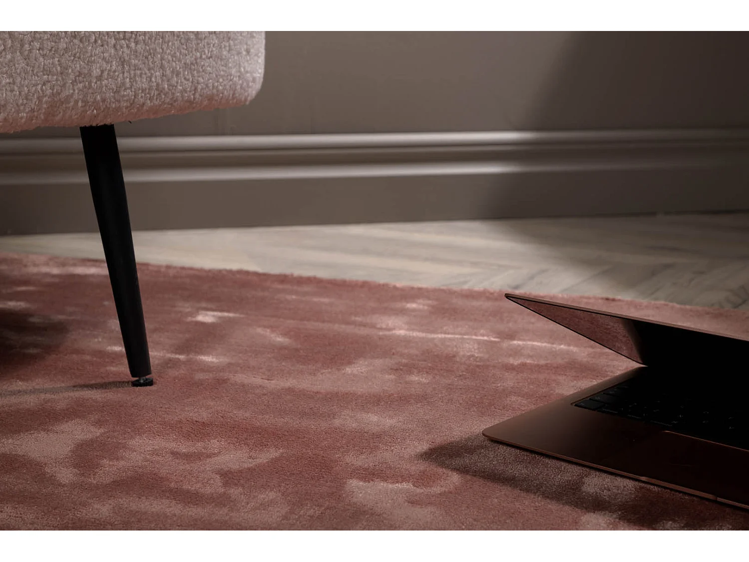 Indra vloerkleed 300x200 cm viscose roze.