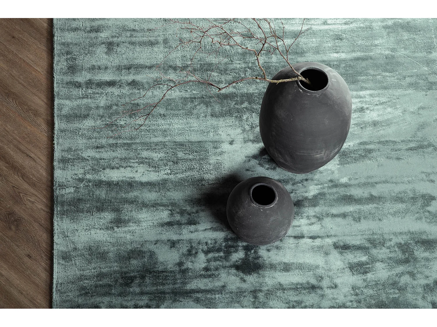 Indra Teppich 240x170 cm Viskose schwarz.