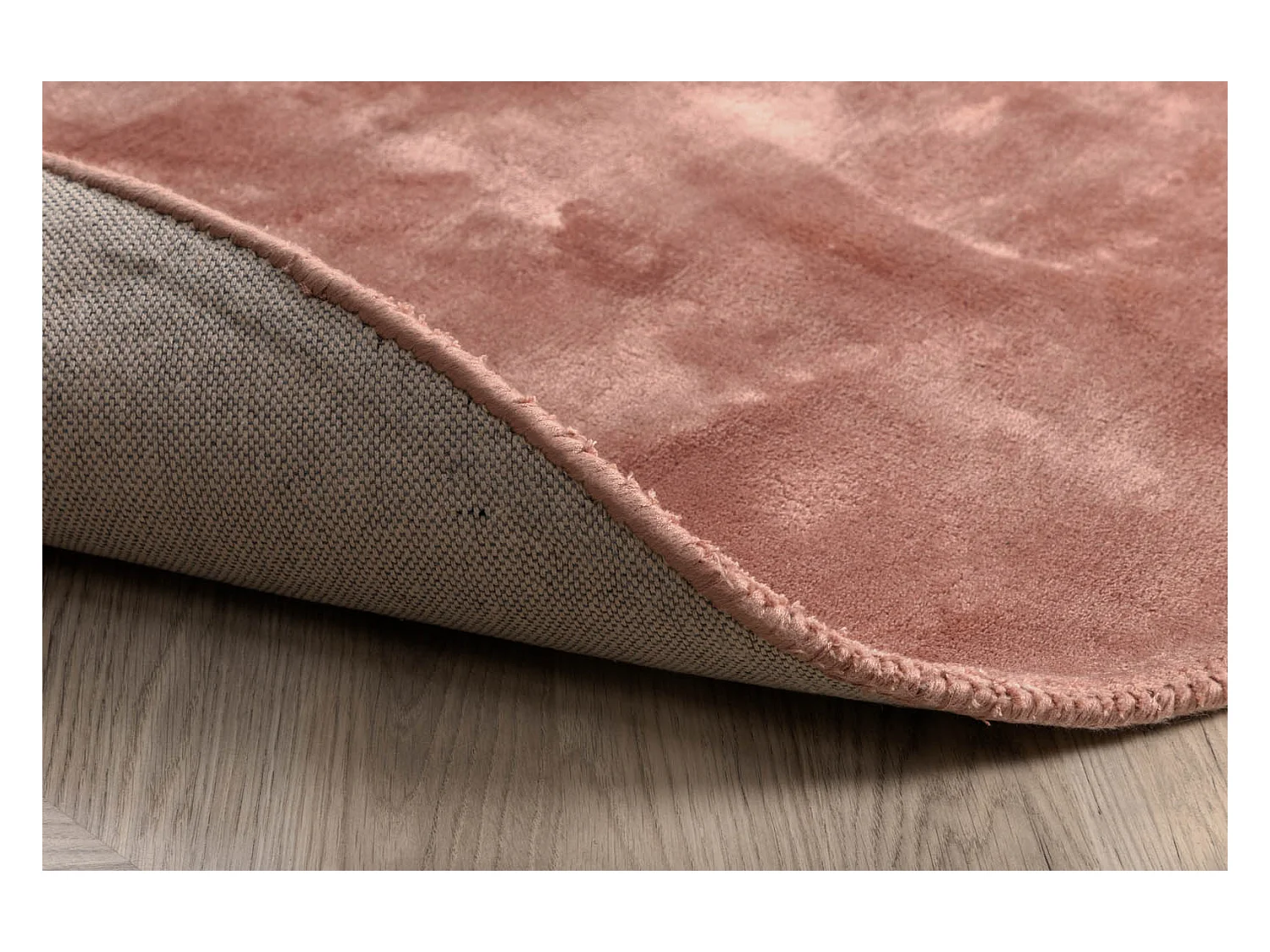 Indra vloerkleed Ø200 cm viscose roze.