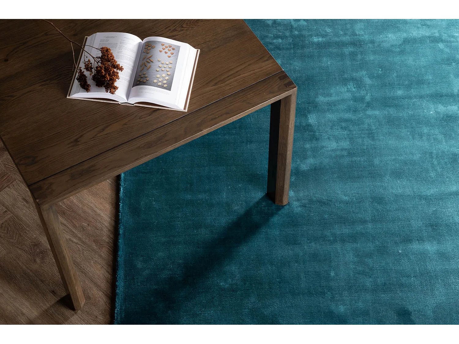 Indra vloerkleed 300x200 cm viscose blauw.