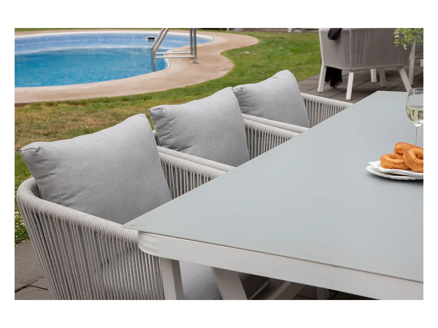 Virya Ensemble table et chaises de jardin, table 100x200cm et 6 chaises Virya, blanc, gris.