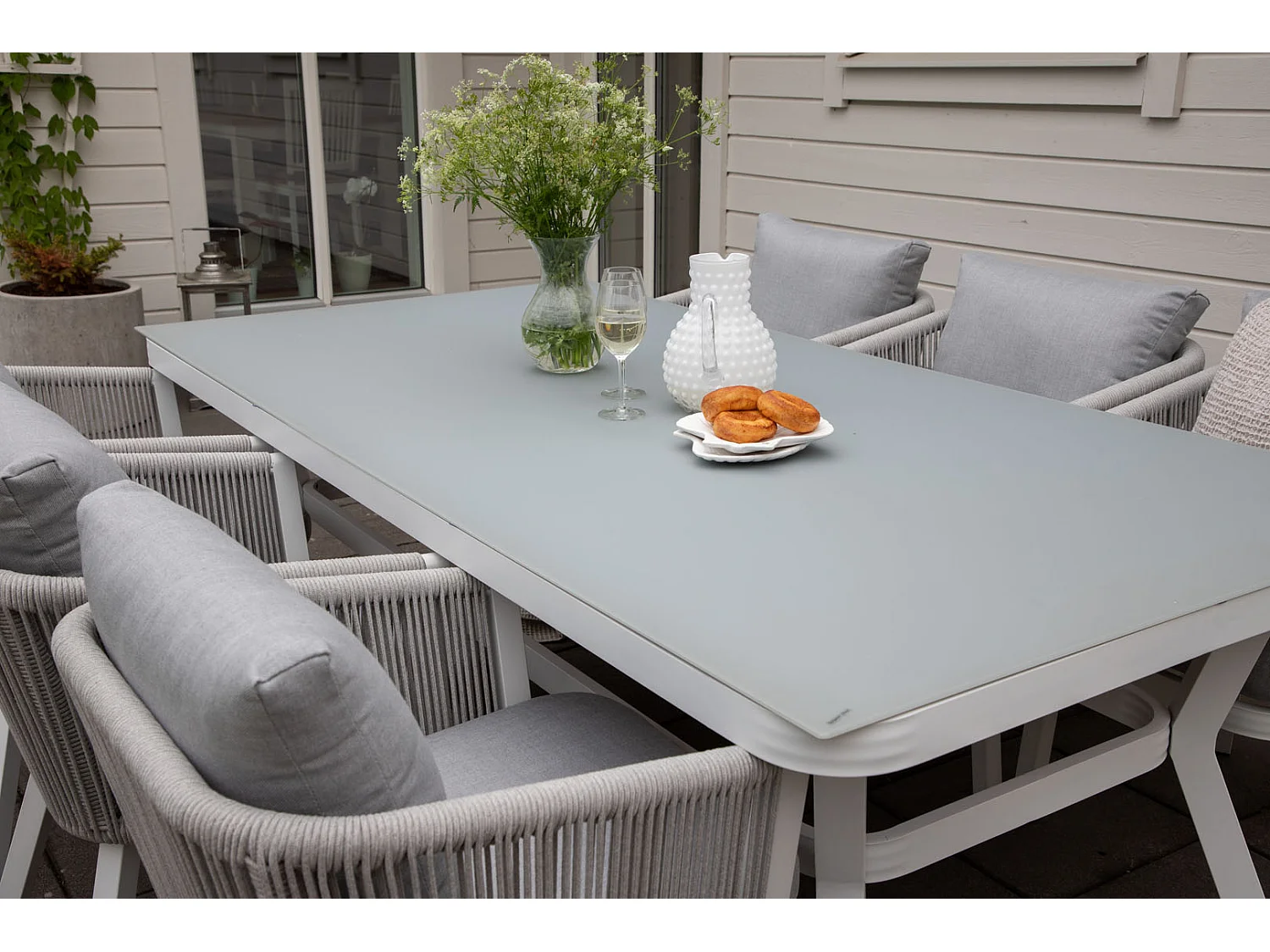 Virya Ensemble table et chaises de jardin, table 100x200cm et 6 chaises Virya, blanc, gris.