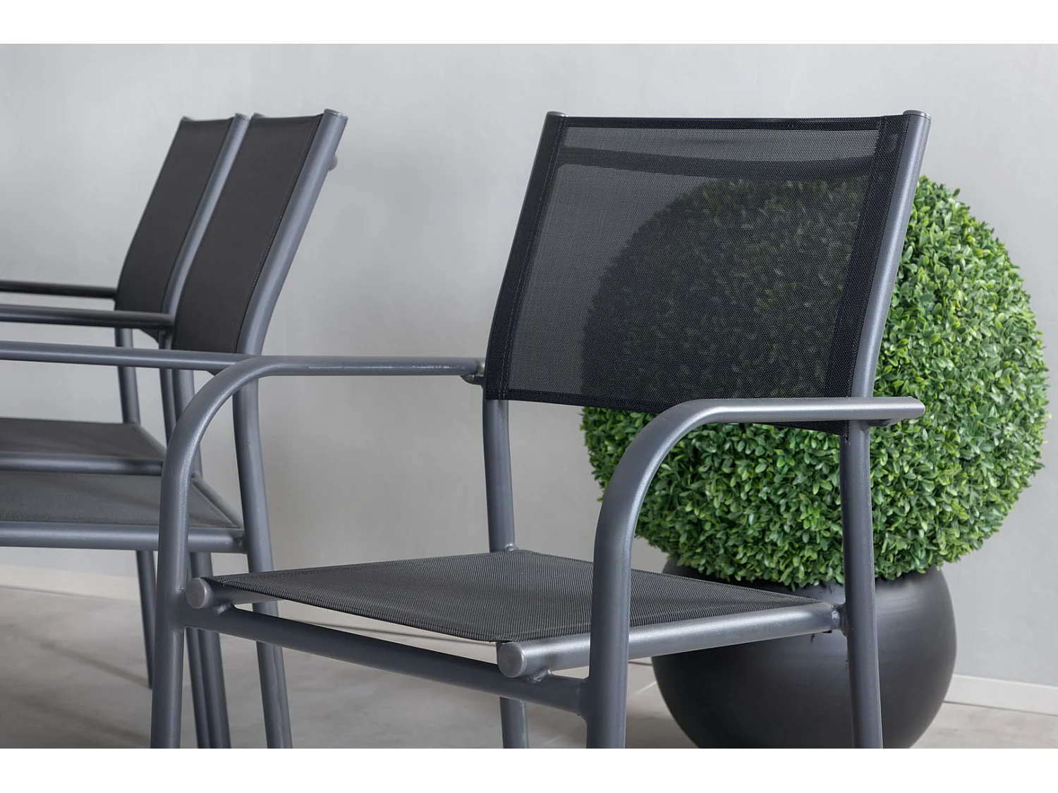 Paola Ensemble table et chaises de jardin, table 100x200cm et 6 chaises Santorini, noir, naturel.