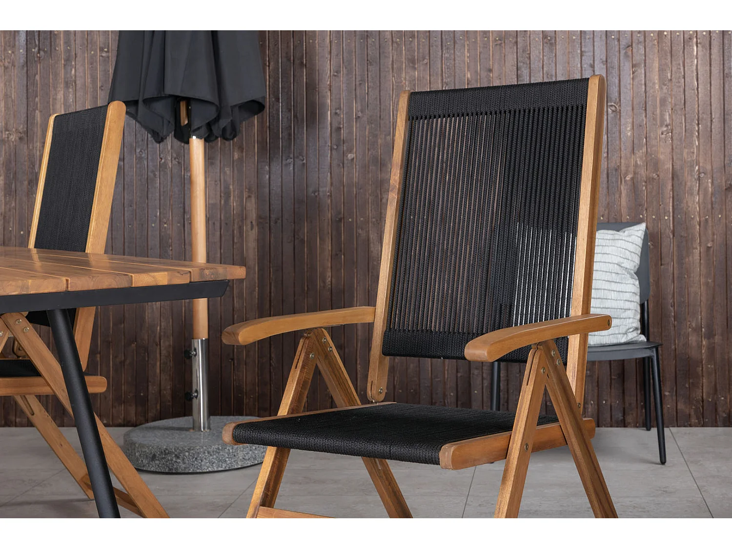 Chan Ensemble table et chaises de jardin, table 100x200cm et 4 chaises Little John, noir, naturel.