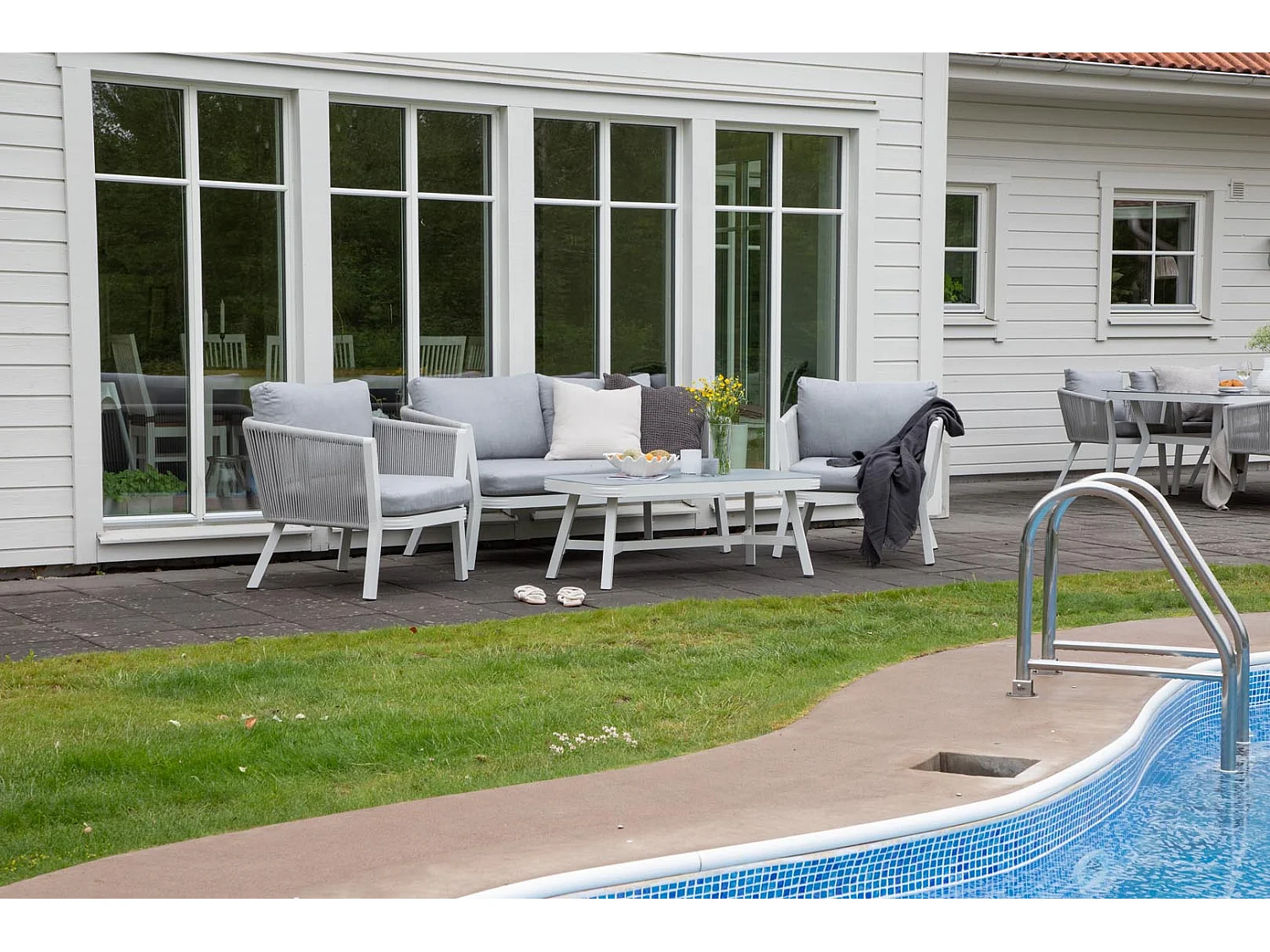 Salon de Jardin "Virya" 150cm Blanc & Gris