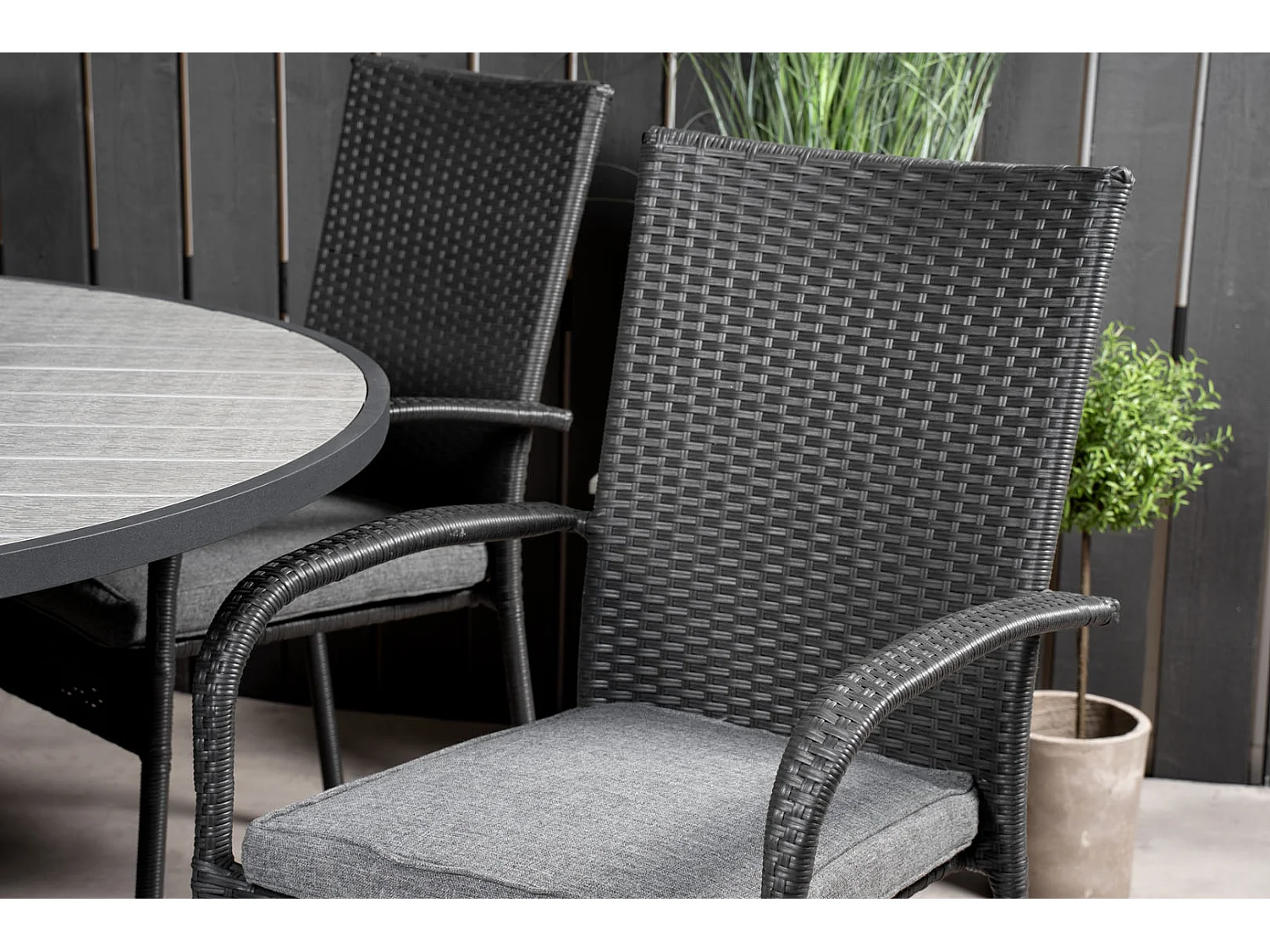 Parma Gartenset Tisch Ø140cm und 6 Stühle Anna schwarz, grau.