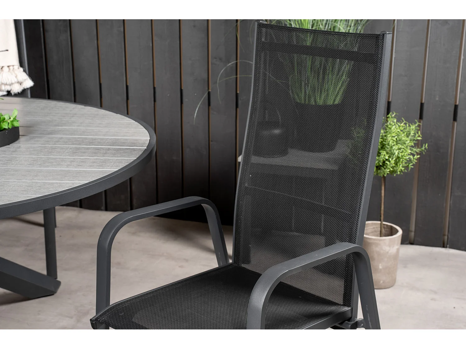 Parma Gartenset Tisch Ø140cm und 4 Stühle Copacabana schwarz, grau.