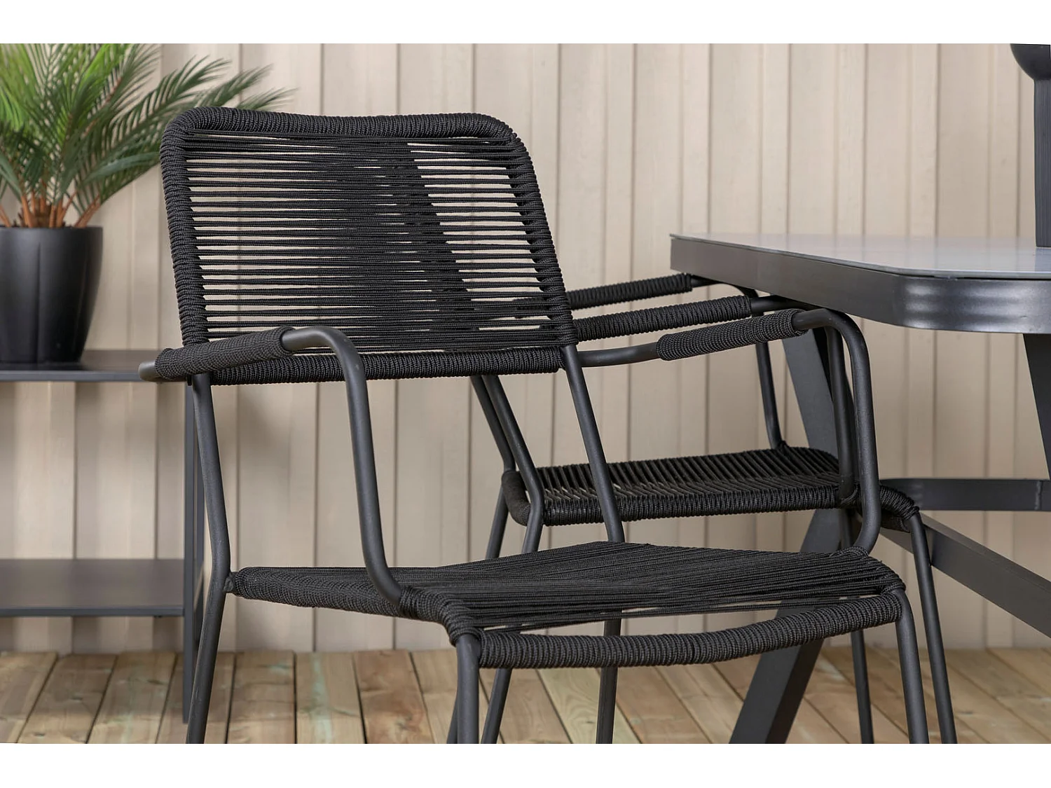 Virya Ensemble table et chaises de jardin, table 90x160cm et 4 chaises avec accoudoirs S Lindos, noir, gris.