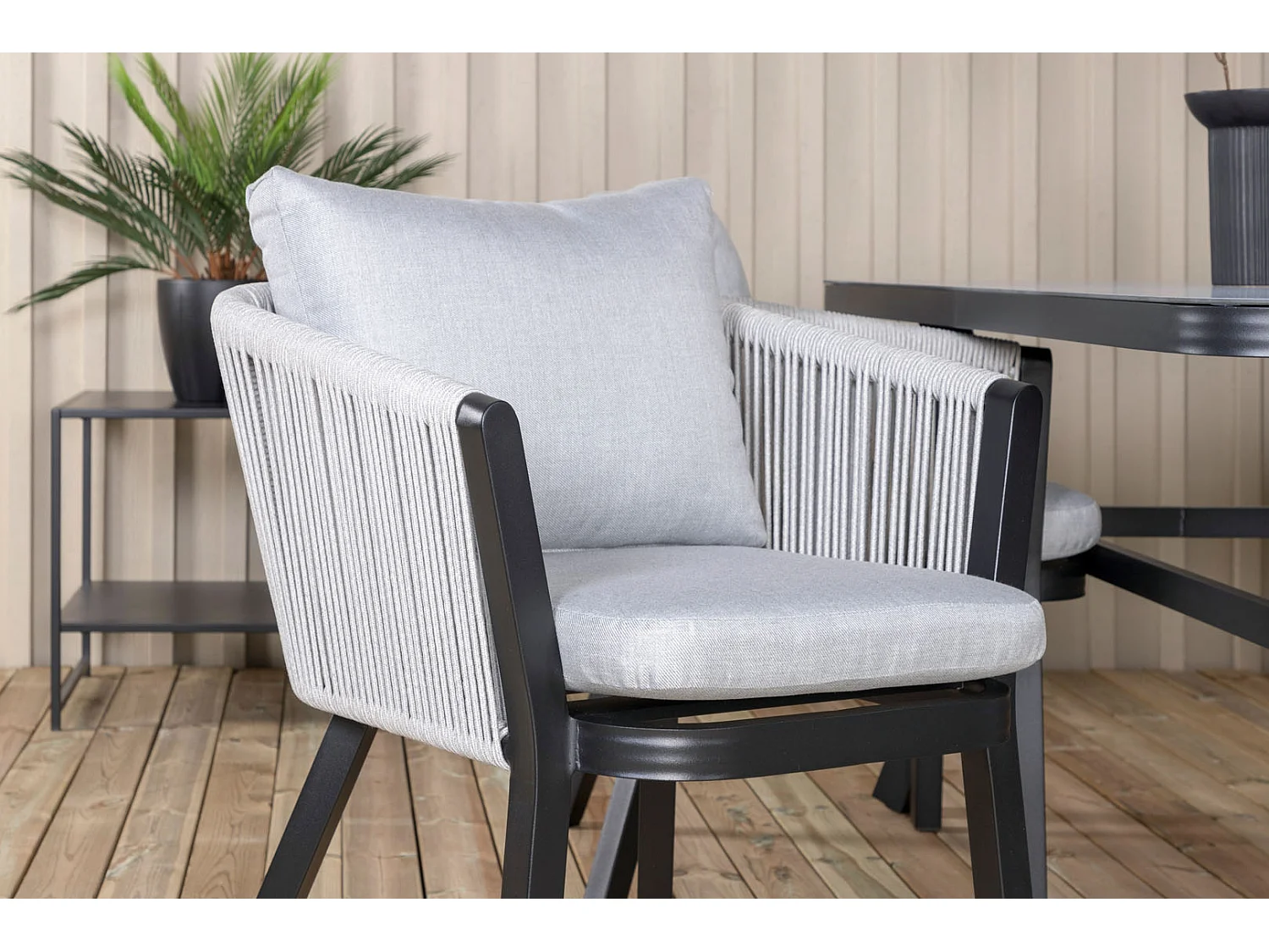 Virya Ensemble table et chaises de jardin, table 90x160cm et 4 chaises Virya, blanc, noir, gris.