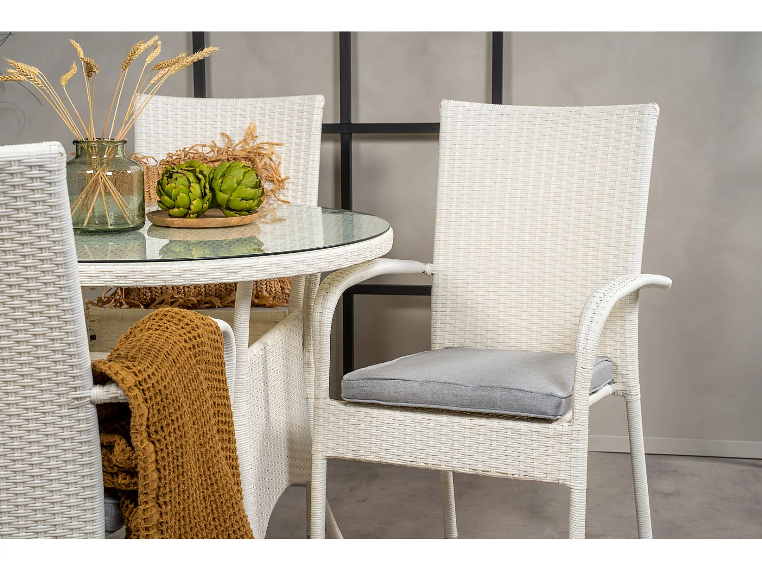 Volta Ensemble table et chaises de jardin, table Ø90cm et 4 chaises Anna, blanc.