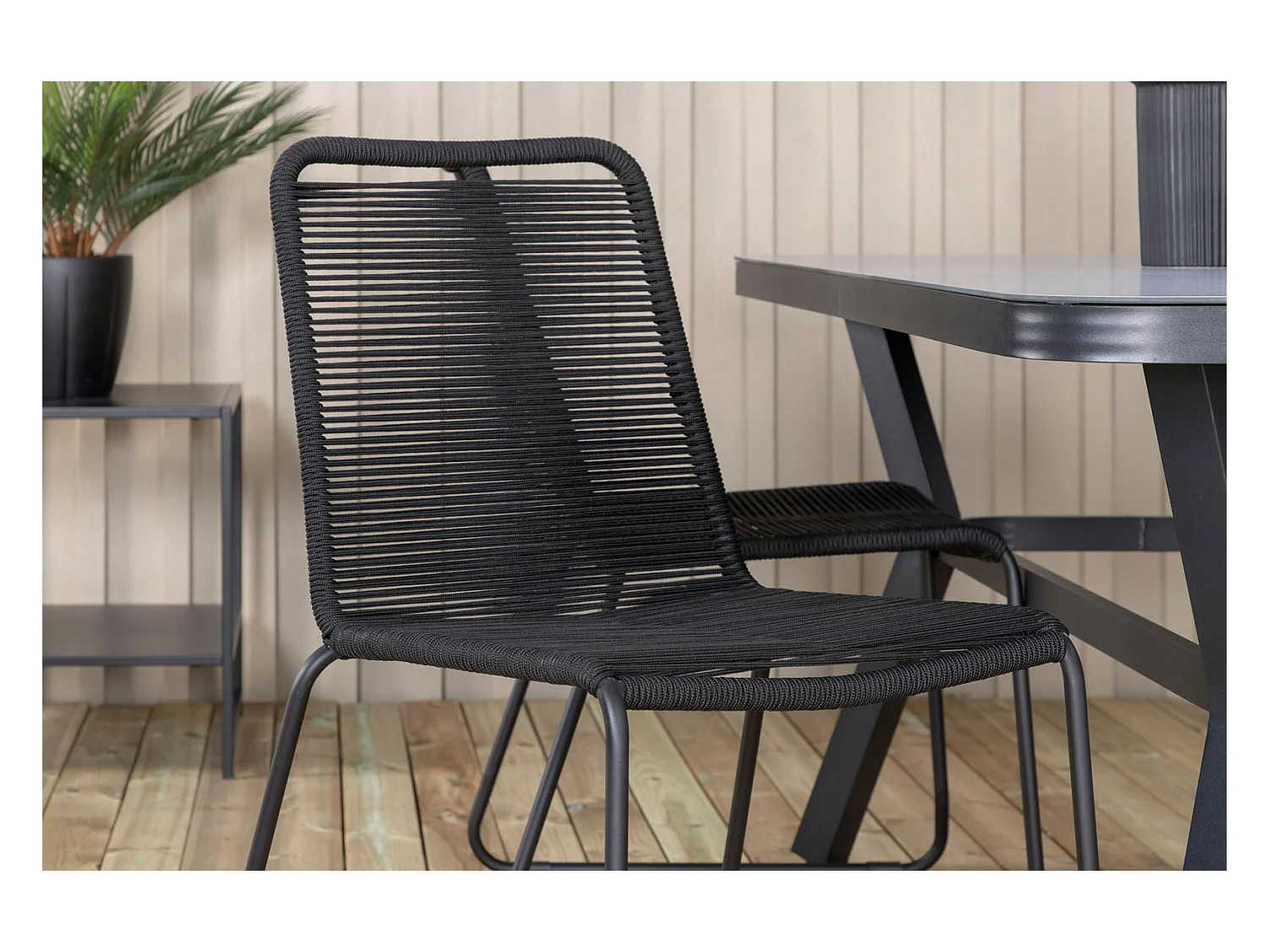 Virya Ensemble table et chaises de jardin, table 90x160cm et 4 chaises stabel Lindos, noir, gris.