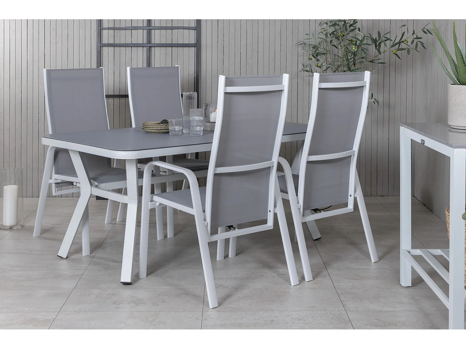 Virya Ensemble table et chaises de jardin, table 90x160cm et 4 chaises Copacabana, blanc, gris.