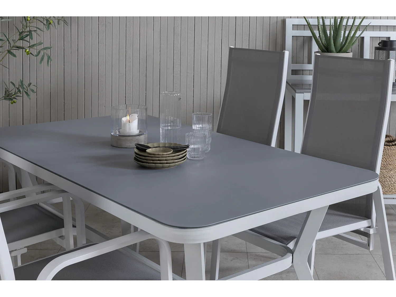 Virya Ensemble table et chaises de jardin, table 90x160cm et 4 chaises Copacabana, blanc, gris.