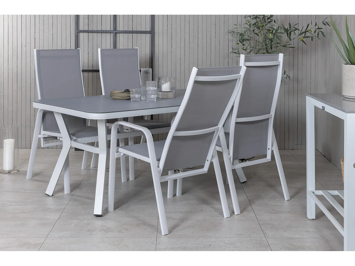 Virya Ensemble table et chaises de jardin, table 90x160cm et 4 chaises Copacabana, blanc, gris.