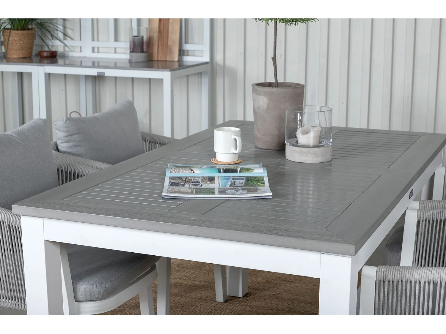 Albany Gartenset Tisch 90x152/210cm und 4 Stühle Virya weiß, grau, cremefarben.
