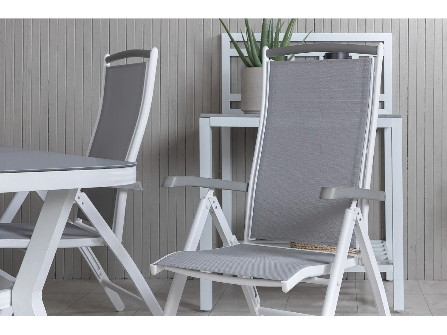 Virya Ensemble table et chaises de jardin, table 90x160cm et 4 chaises 5posG Albany, blanc, gris.