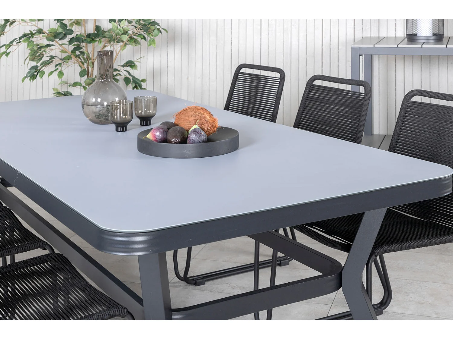 Virya Ensemble table et chaises de jardin, table 100x200cm et 6 chaises stabel Lindos, noir, gris.