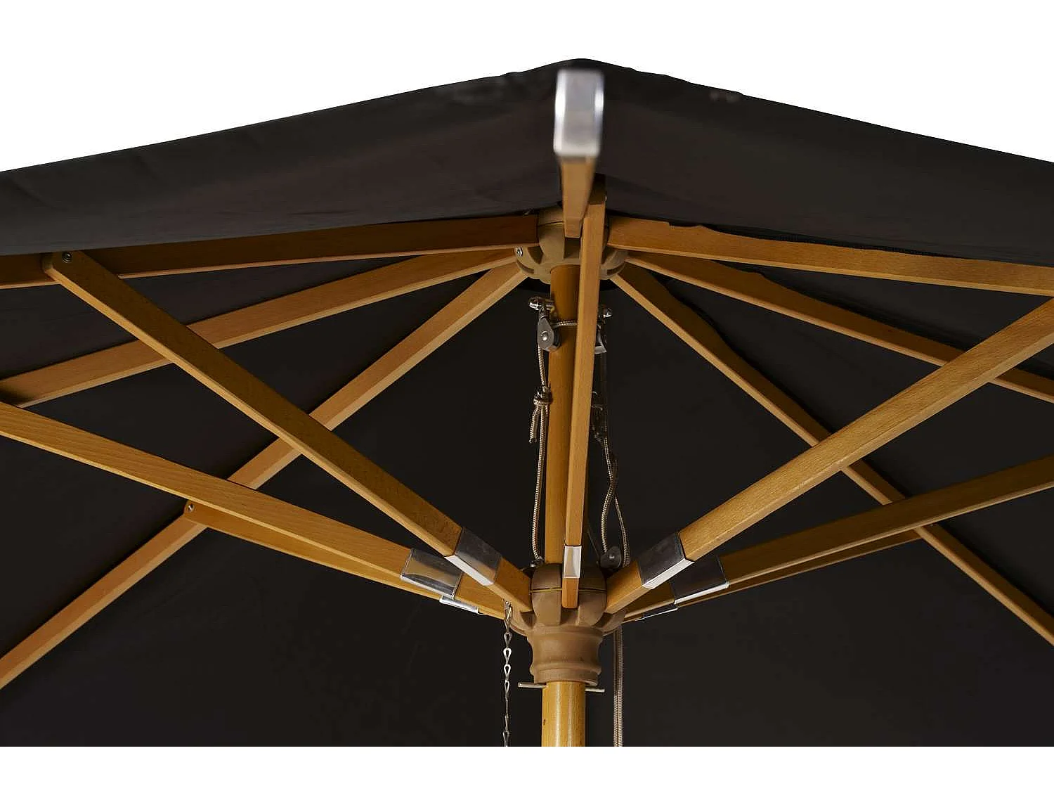Naxos parasol zwart, natuur.