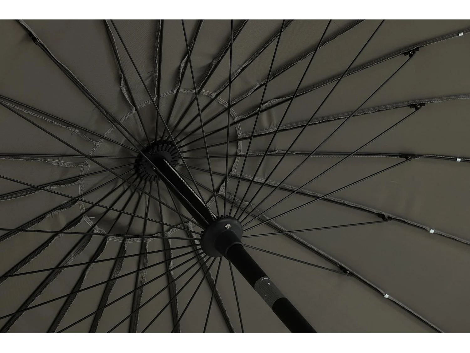 Palmetto parasol met kantelfunctie grijs.
