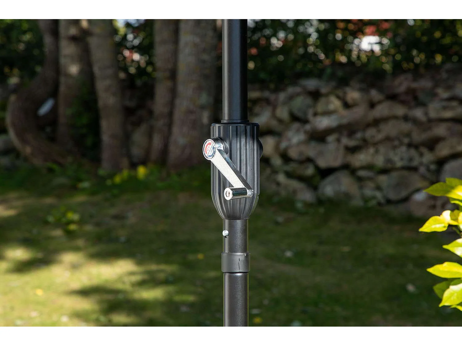 Palmetto parasol met kantelfunctie grijs.