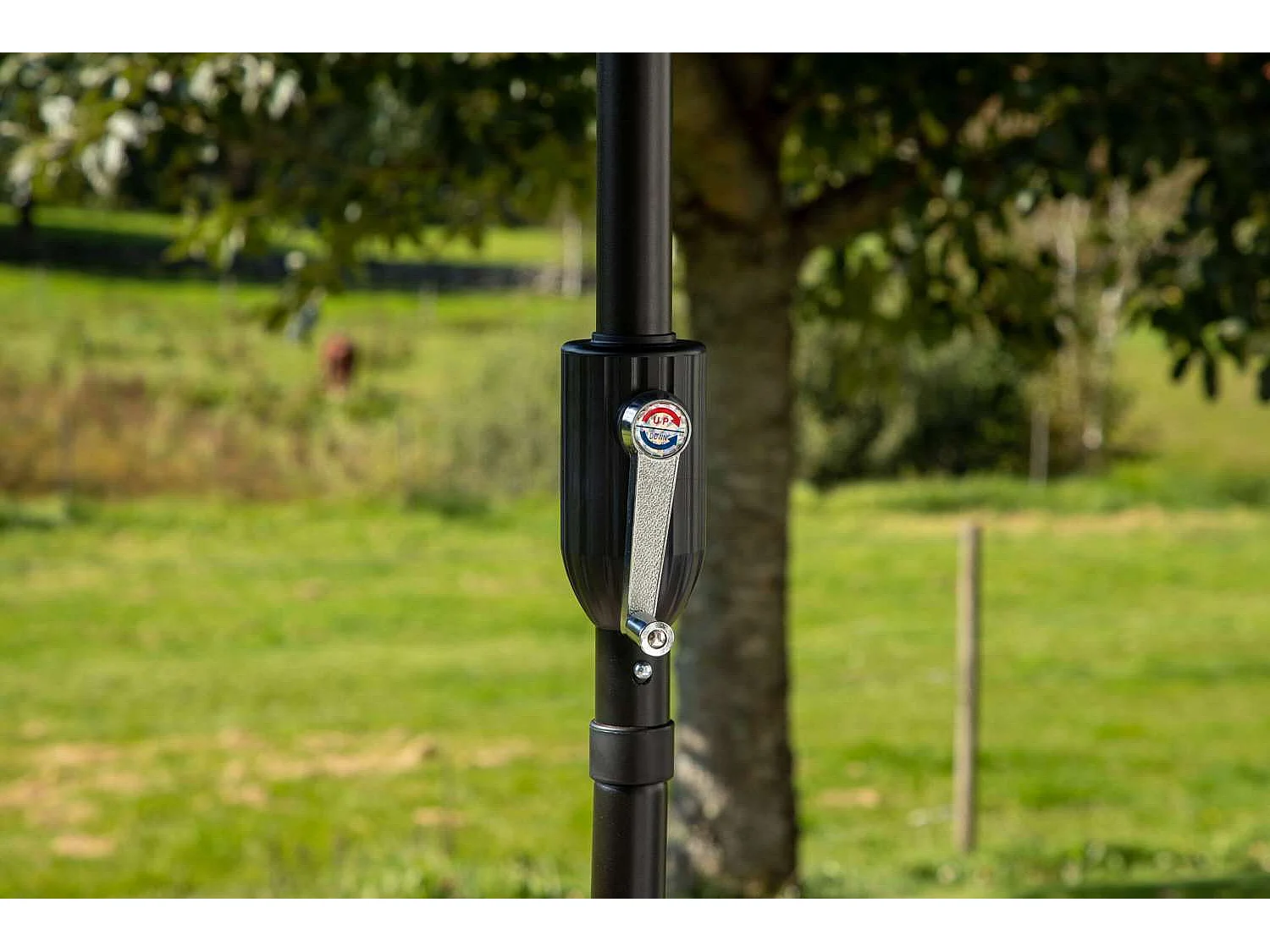 Palmetto Sonnenschirm Kippfunktion blau.