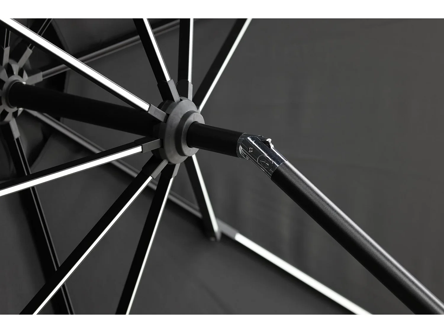 Parasol à LED "Sabal" 270cm Noir