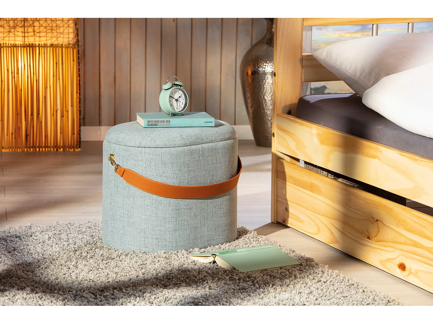 Dirax Repose-pieds/Tabouret avec compartiment de rangement, gris et marron.