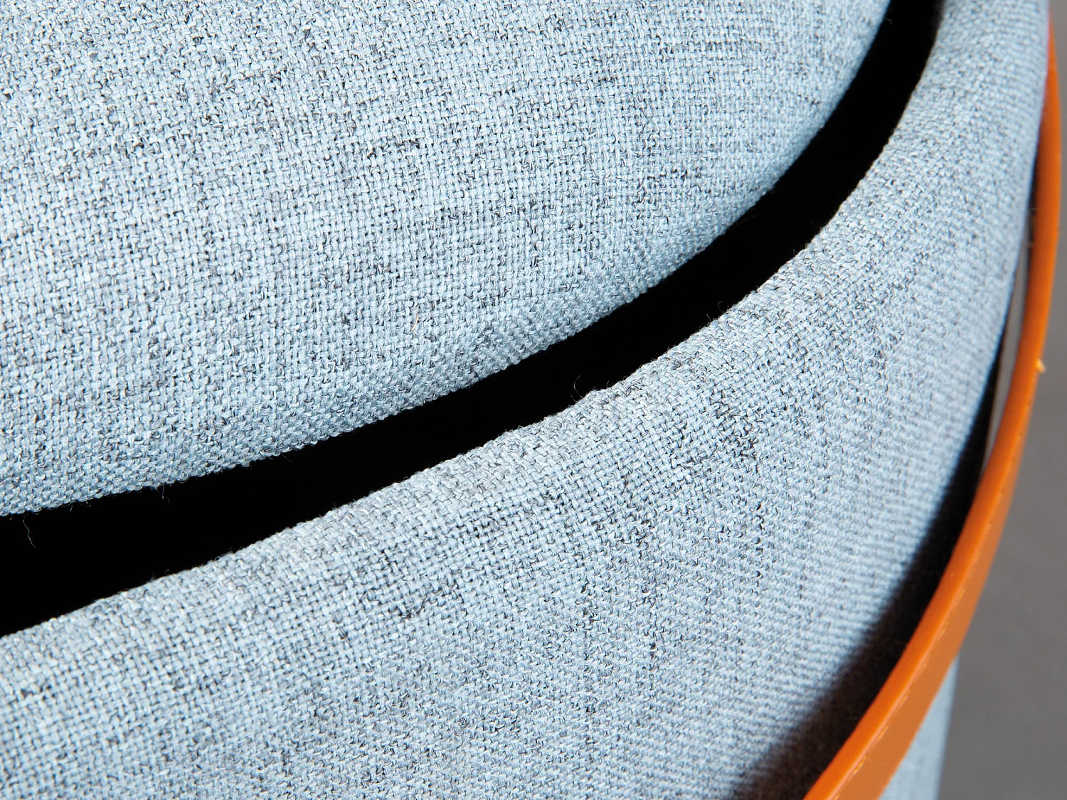 Pouf Dirax, sgabello con contenitore grigio e marrone.