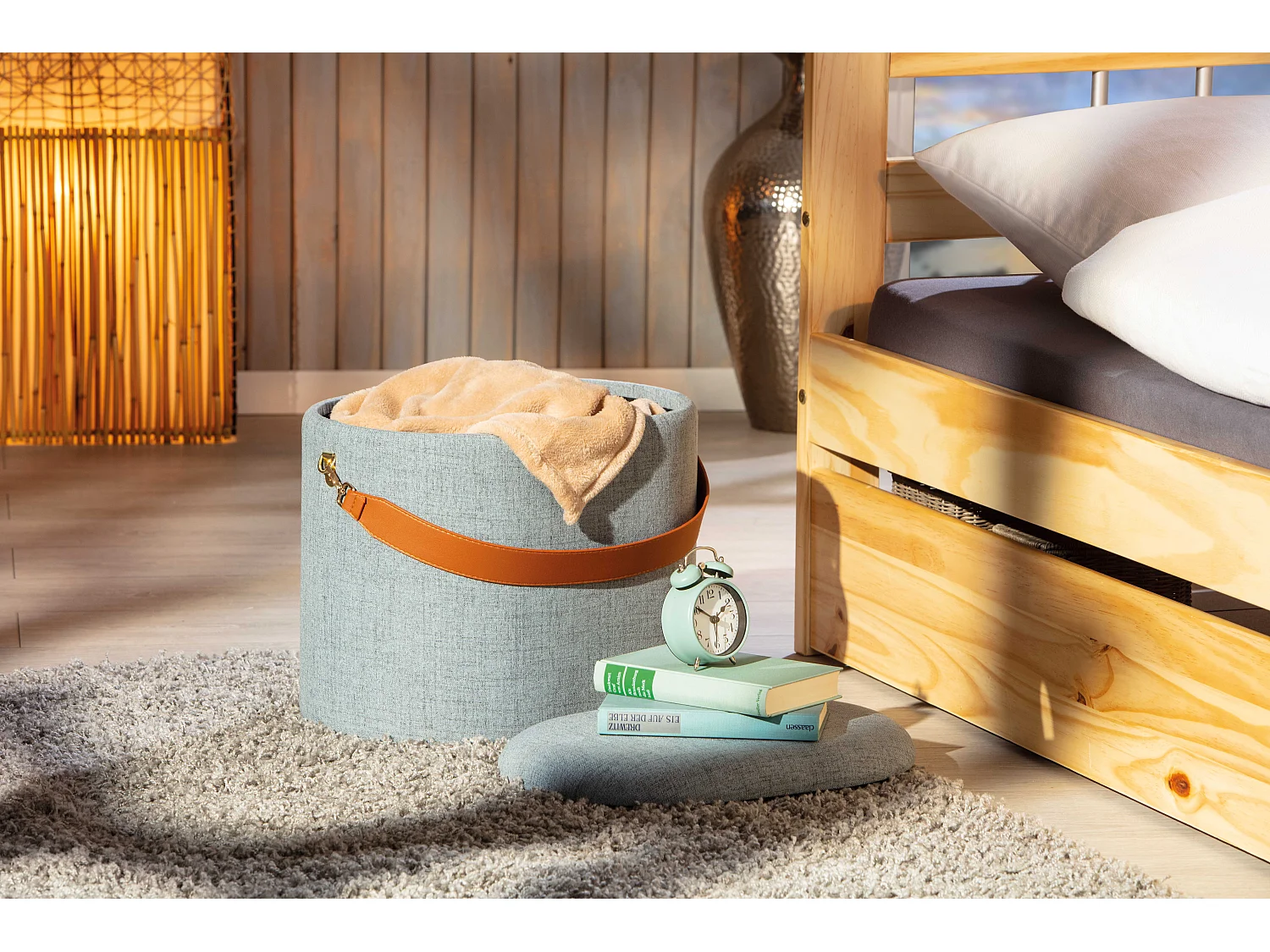 Pouf Dirax, sgabello con contenitore grigio e marrone.