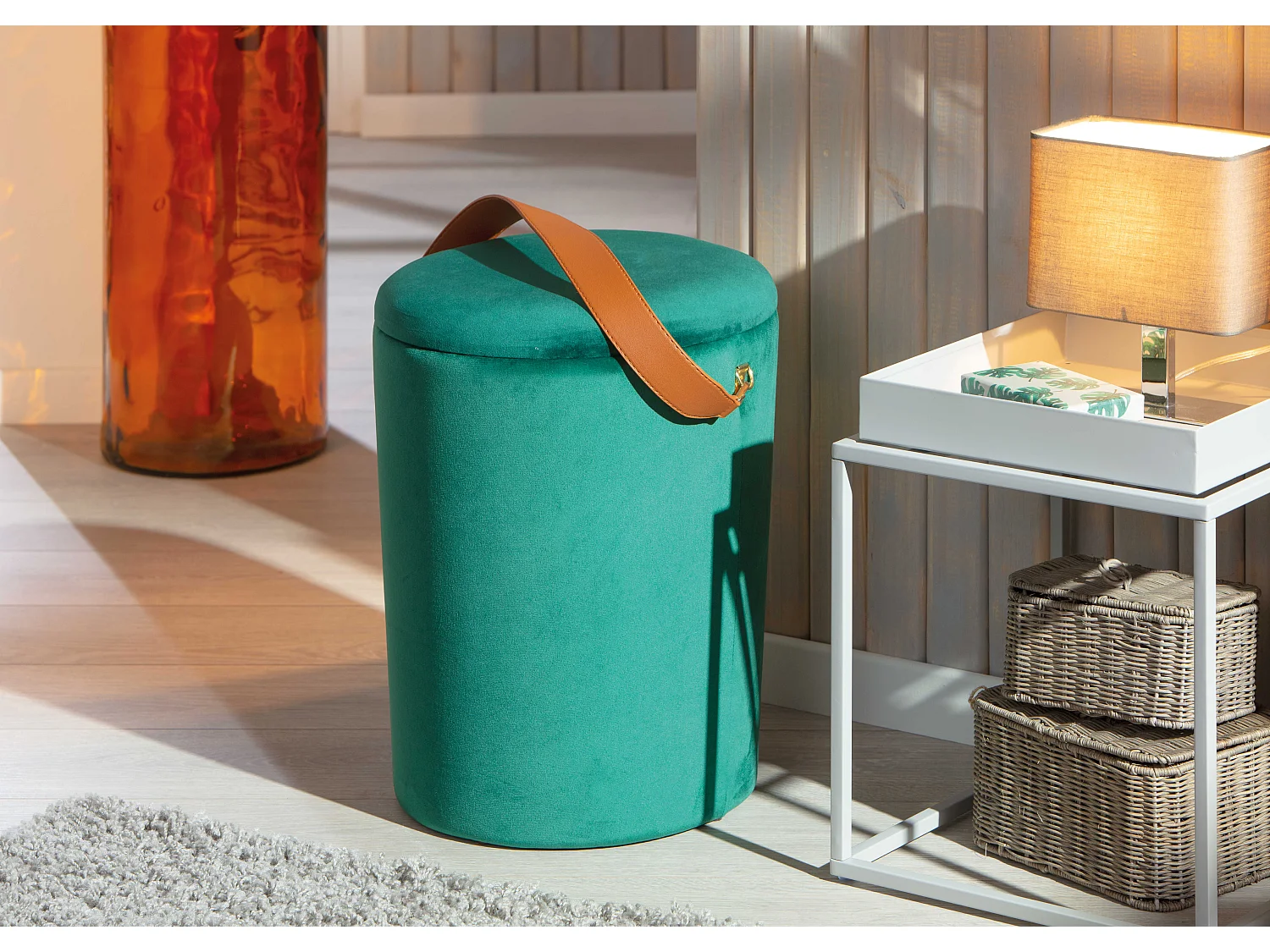 Pouf Pampurs, sgabello con contenitore verde e marrone.