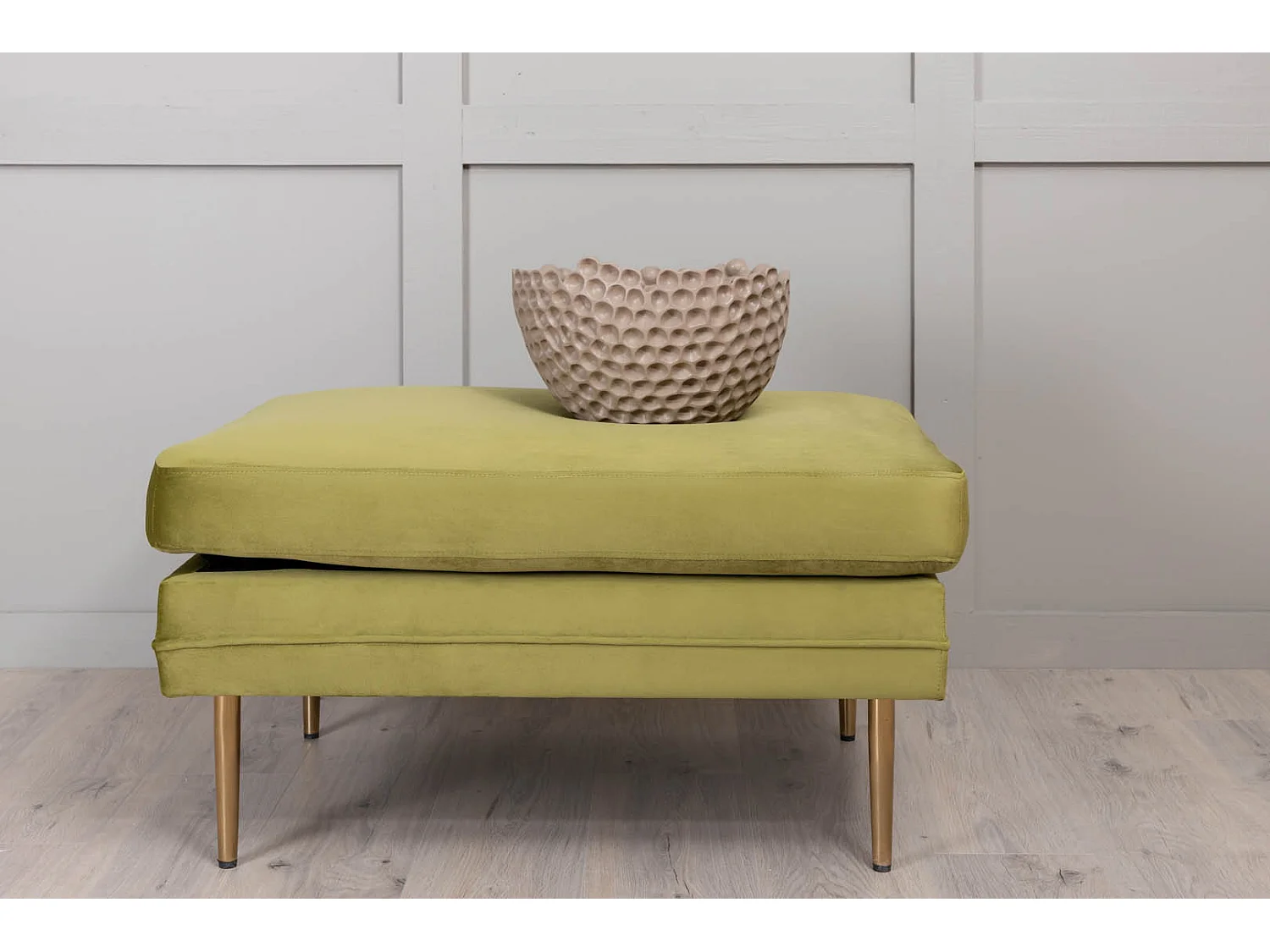 Boom Pouf, Hocker Velour Messing, grün.