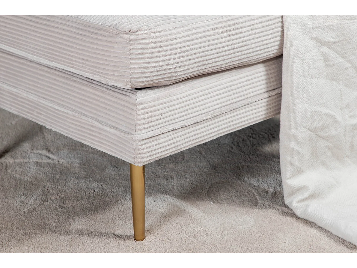 Boom pouf ,repose-pieds  velours côtelé beige, laiton.