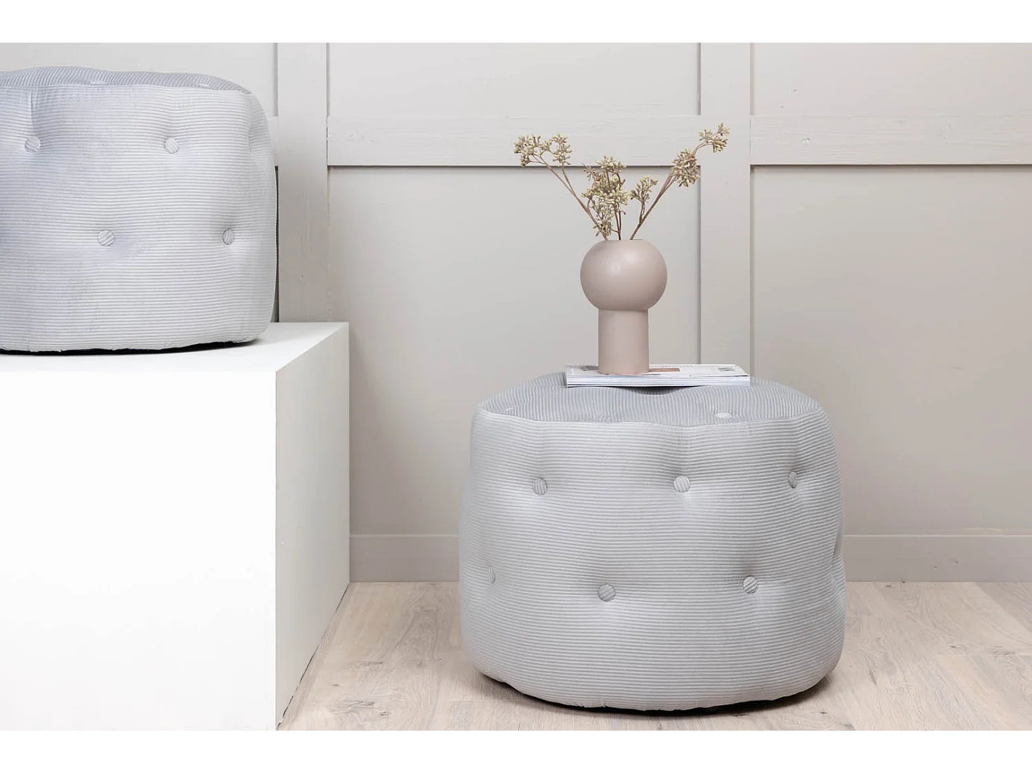 Benjamin Pouf, Hocker Ø55cm Samt grau.