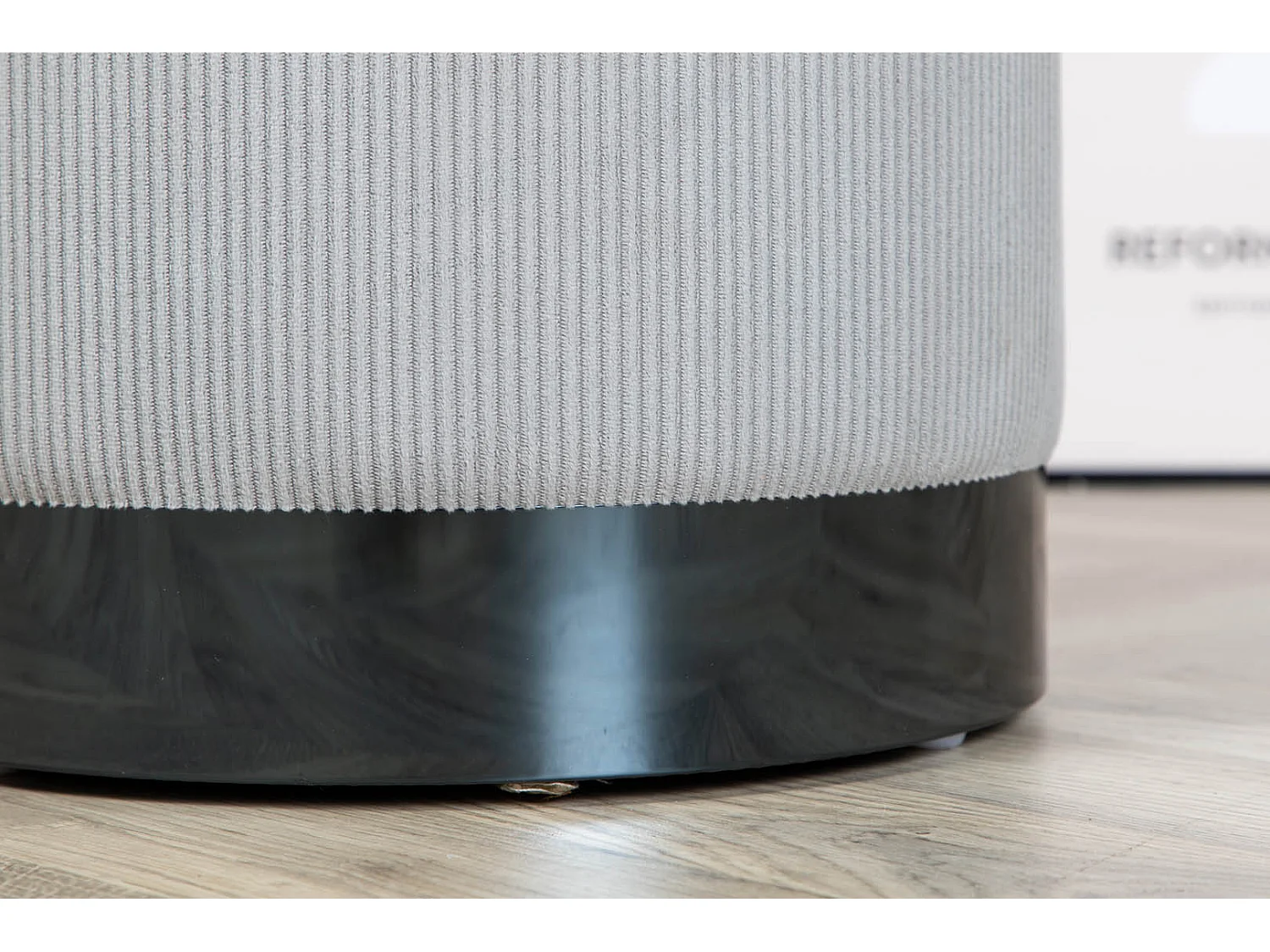 Pouf en Velours Côtelé "Benji" 42cm Gris