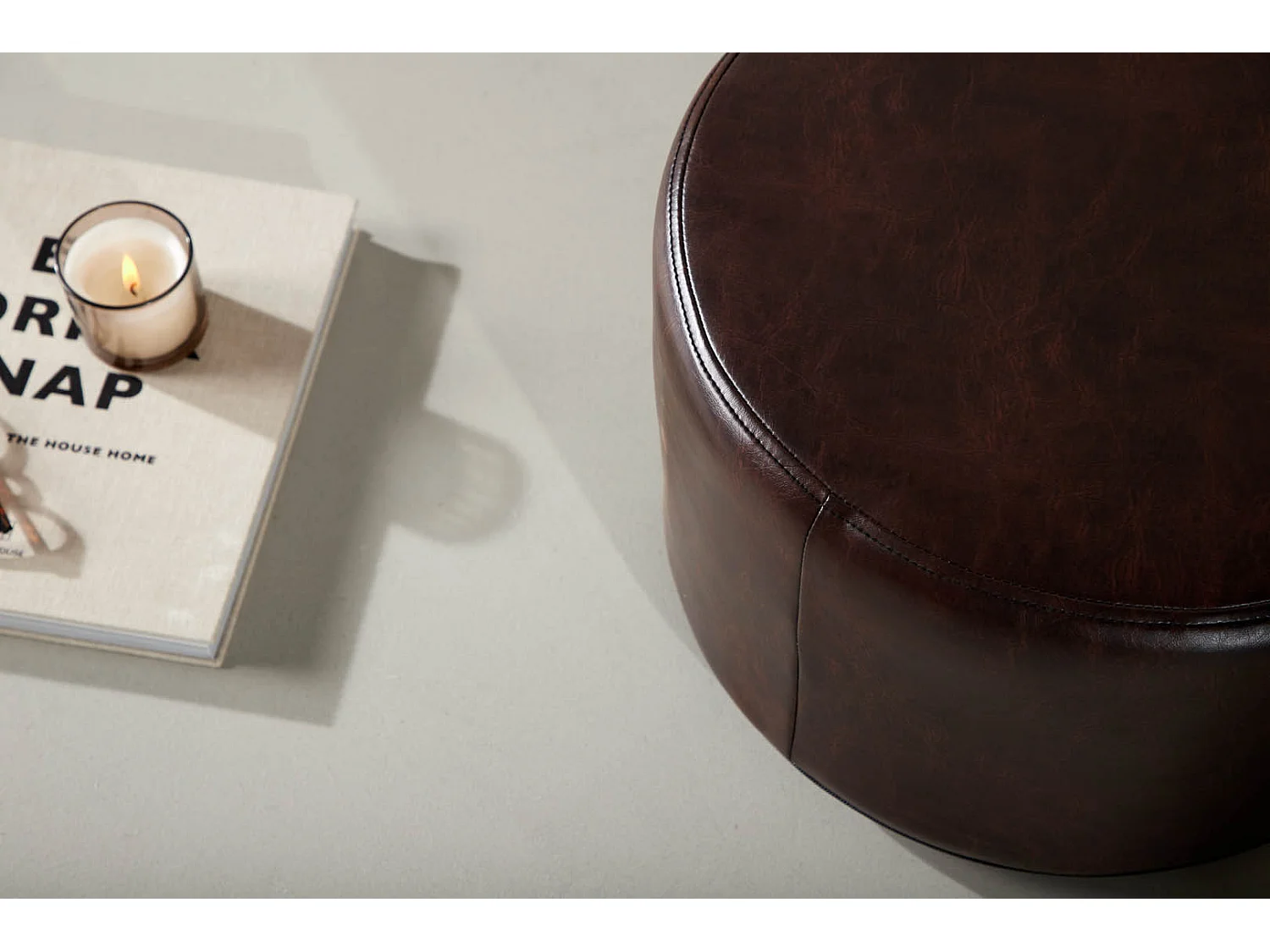 Eastport poef, hocker Ø41cm PU kunstleer bruin.