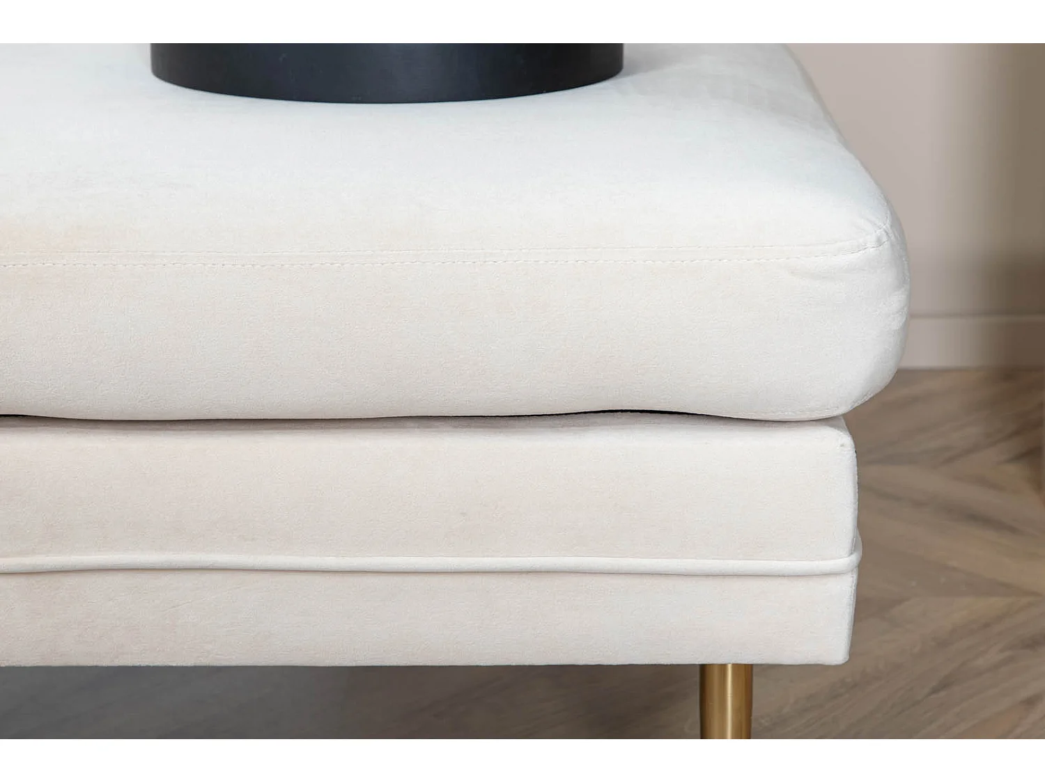 Boom Pouf, Hocker Velour Messing, weiß.