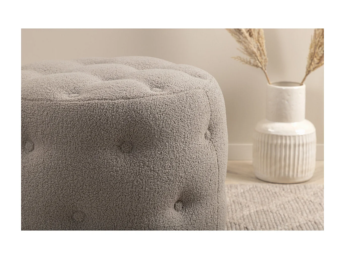 Pouf Capitonné Tissu Bouclette "Benjamin" 55cm Grège