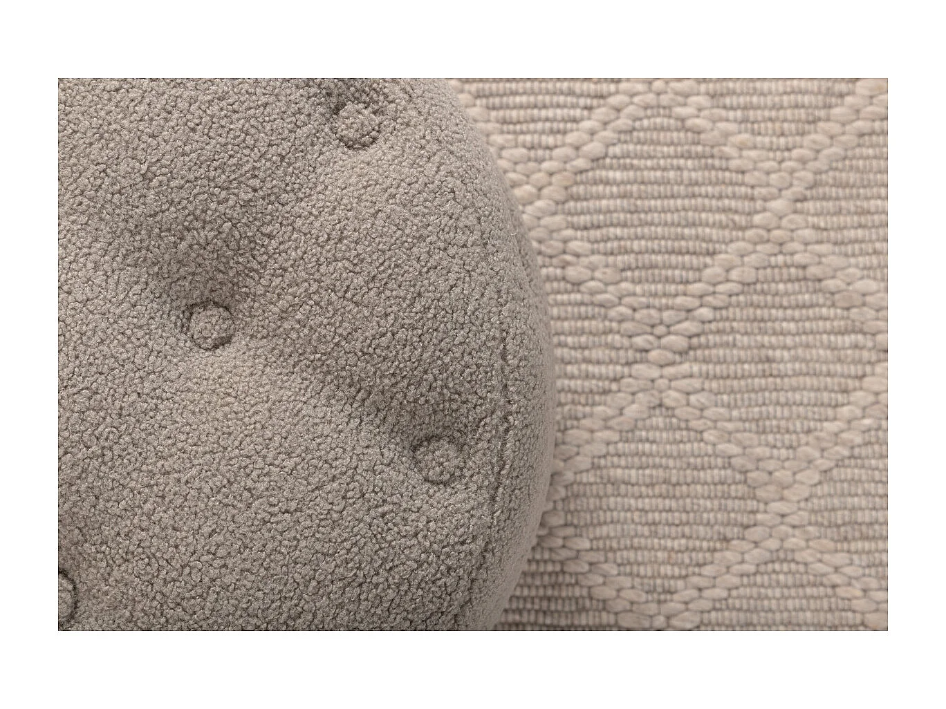 Pouf Capitonné Tissu Bouclette "Benjamin" 55cm Grège