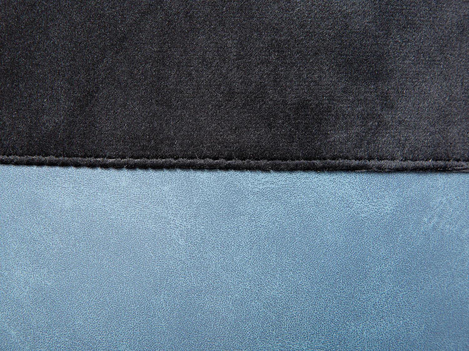 Osana Fusshocker, Hocker schwarz und blau.