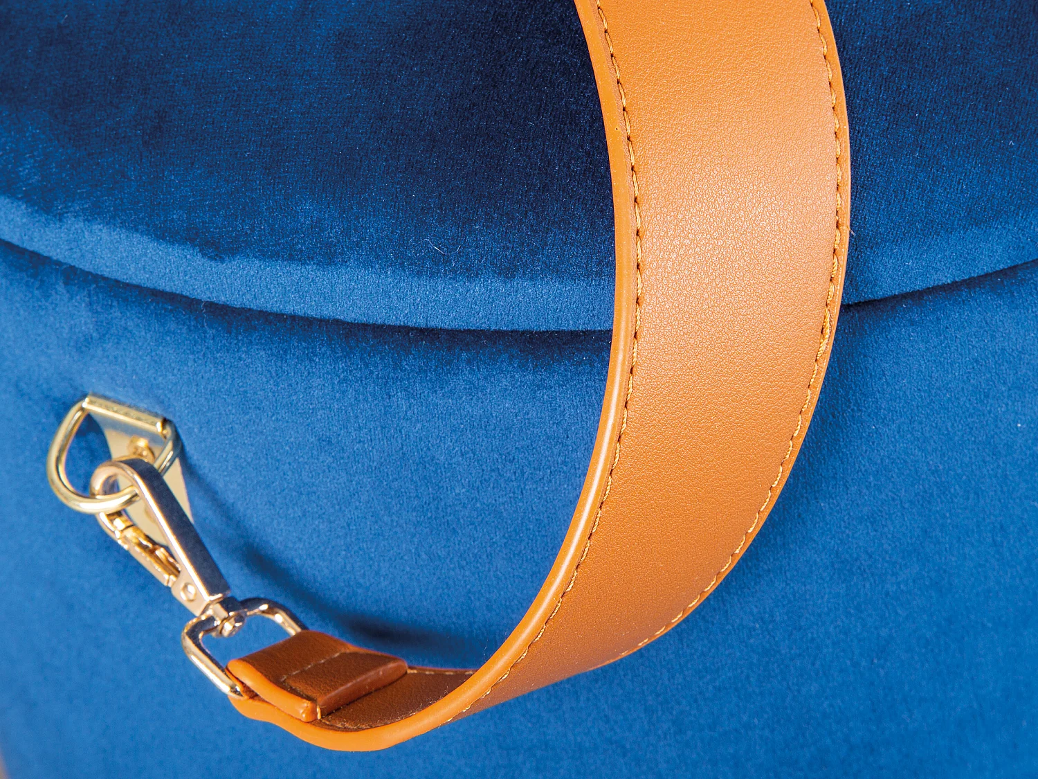 Pampurs Fusshocker, Hocker mit Aufbewahrung blau und braun.