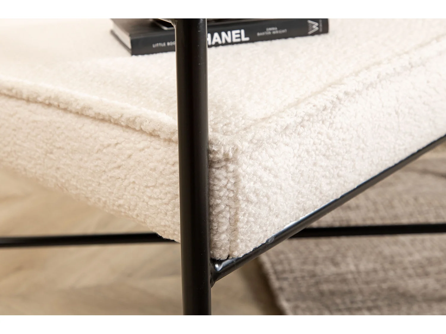 Rakel Boom Fauteuil tissu Teddy, blanc cassé.
