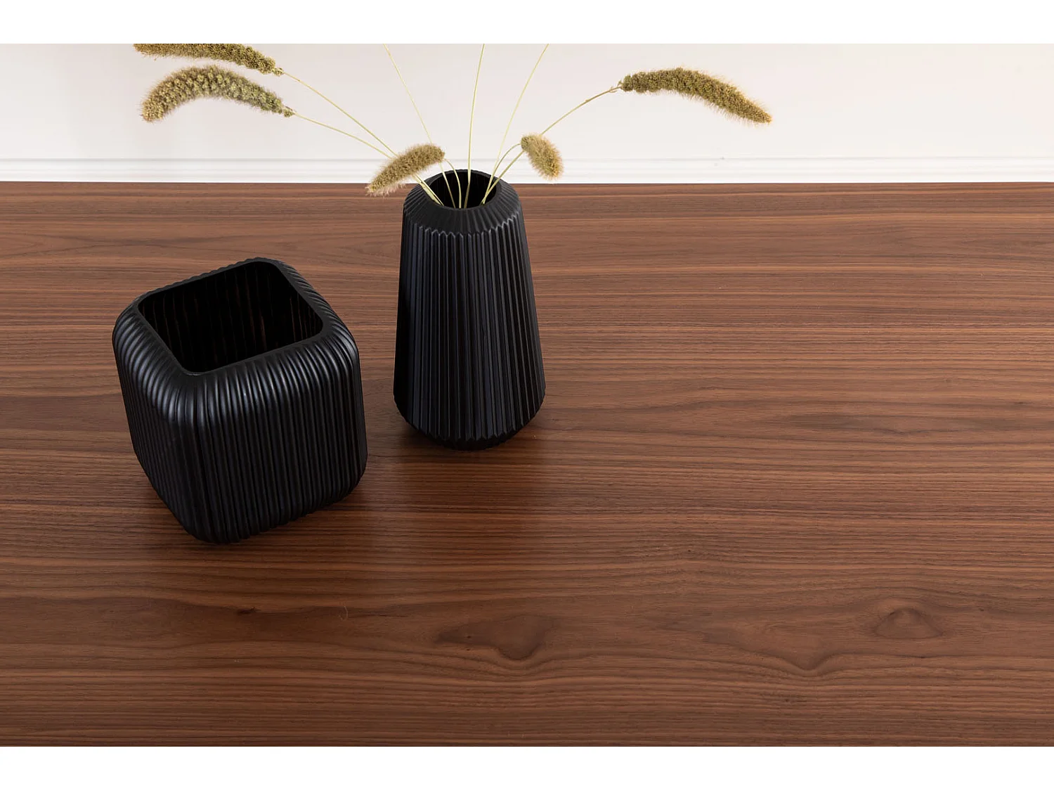 Uno eetkamertafel 90x200cm okkernoot fineer.