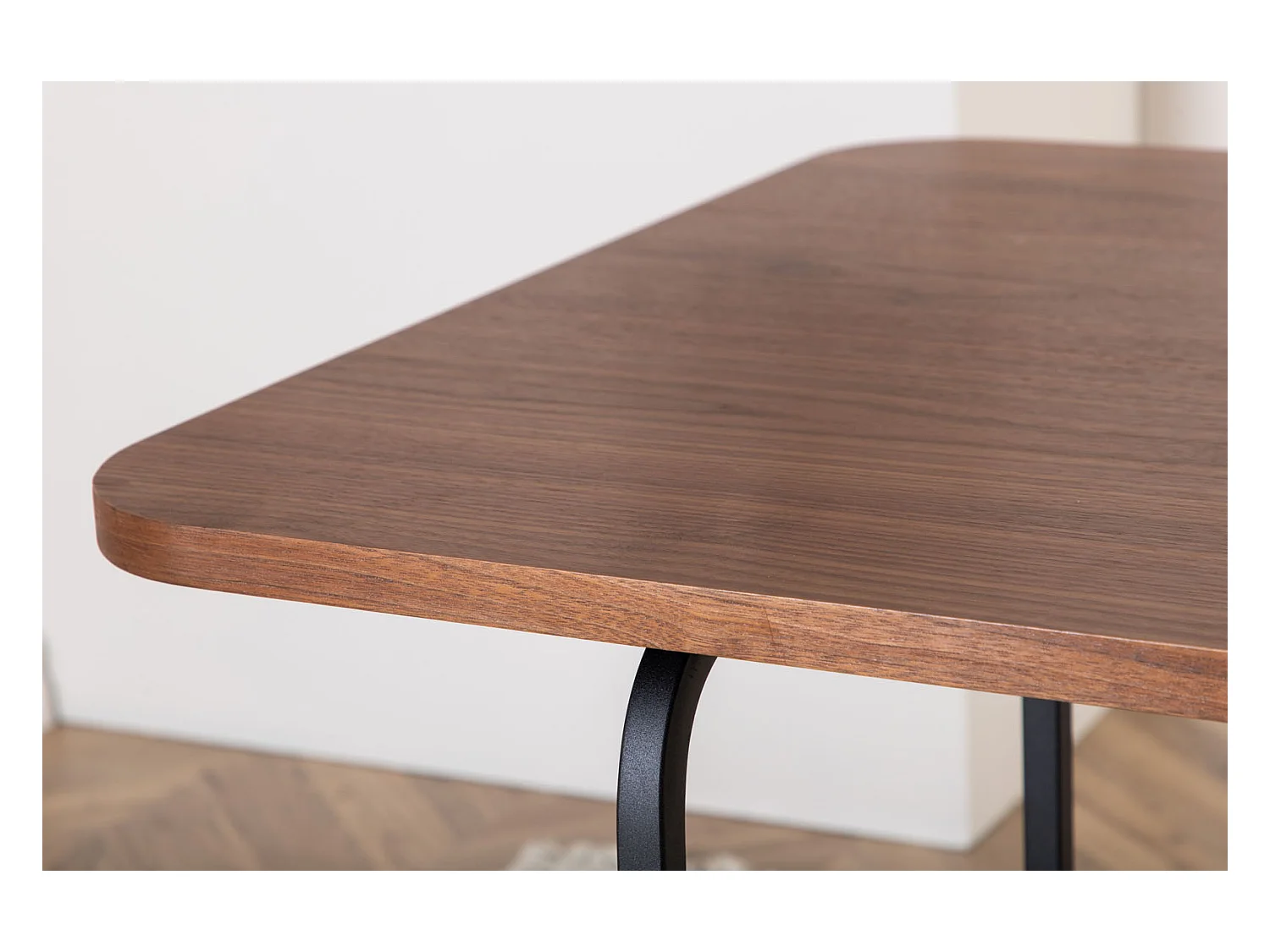 Uno Esstisch 90x200cm Nussbaum furniert.