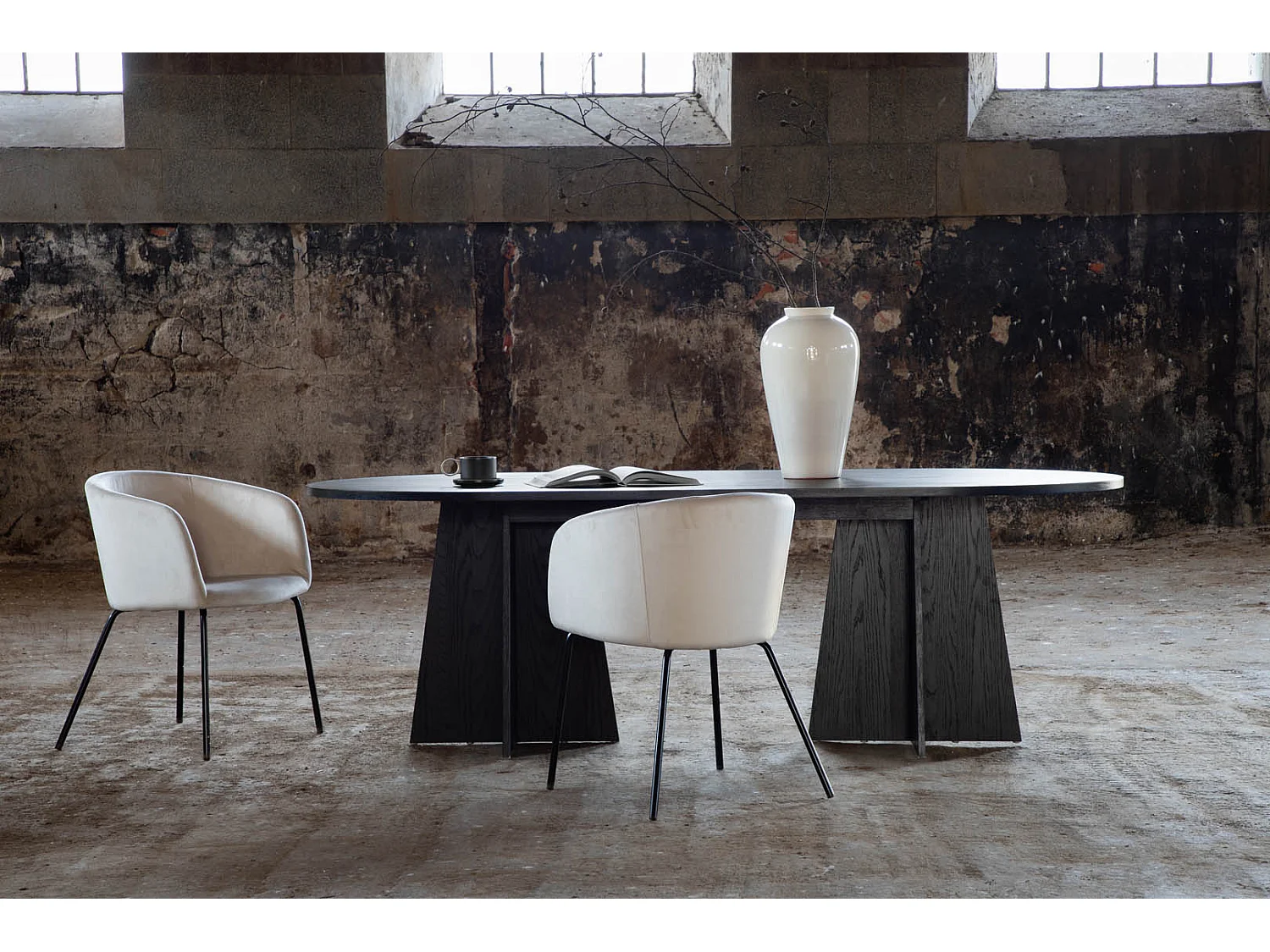 Bootcut eetkamertafel 115x230cm zwart.