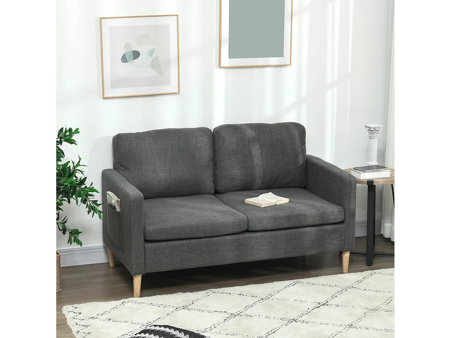 Canapé 2 places style contemporain pochettes sur les accoudoirs pieds en bois revêtement tissu aspect lin - gris