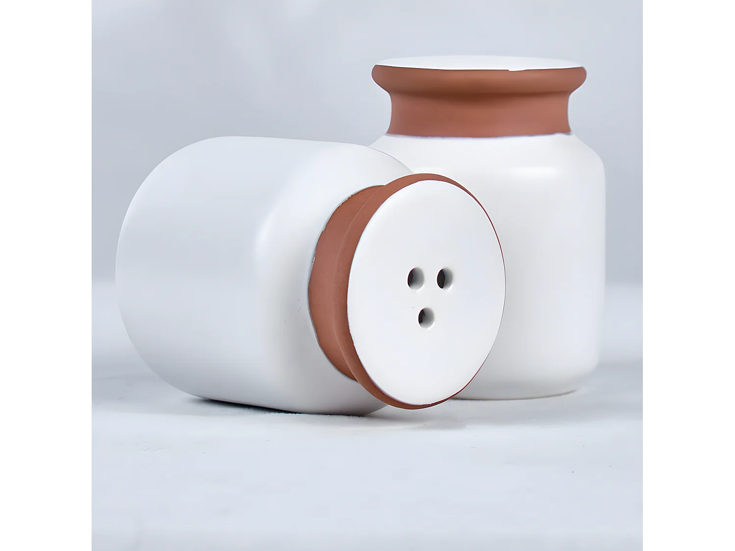 Set salière et poivrière en grès blanc H. 6 cm - SEILO 0200