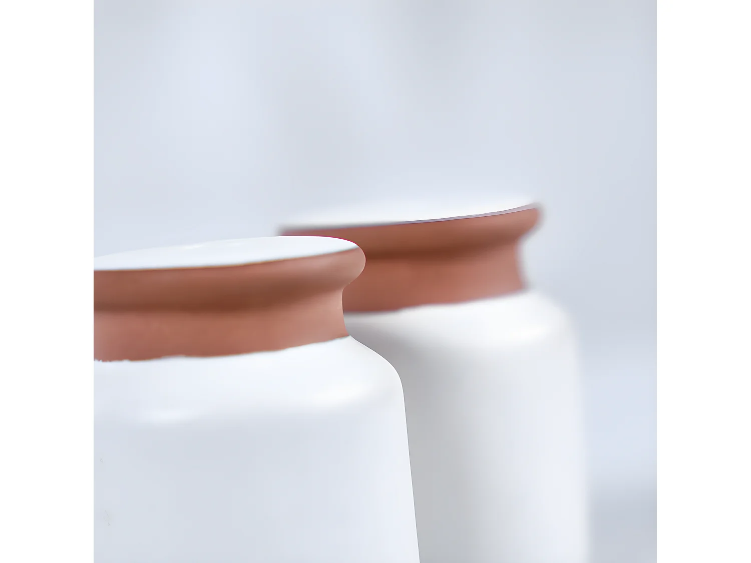 Set salière et poivrière en grès blanc H. 6 cm - SEILO 0200