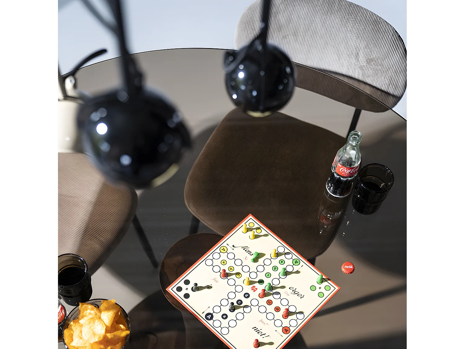 Boogie - Table à manger 4 personnes ronde en verre et bois de manguier - Bois foncé