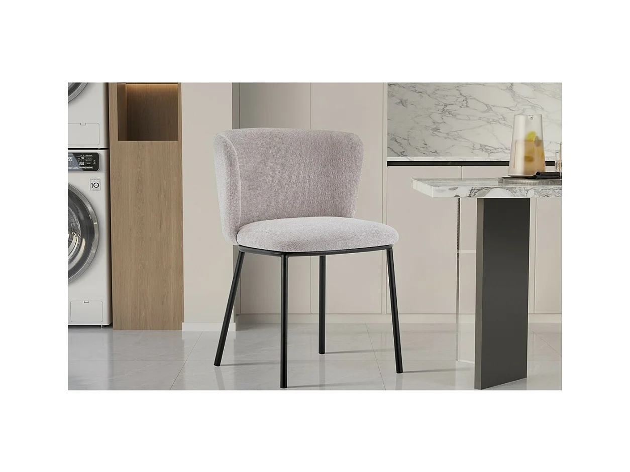 Sedia 'ARTHUS' in tessuto beige, dimensioni H76 x L52 x P54, ideale per la tua cucina o sala da pranzo.